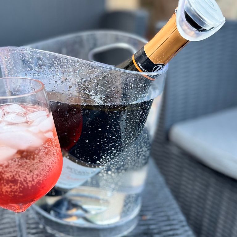 Découvrez ECO-GLASS, expert en verres tritan et gobelets marqué,verre dégustations, seaux a champagne vasque champagne